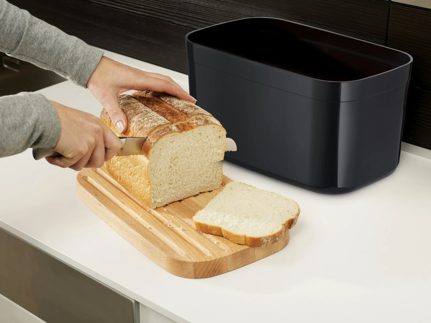 Joseph Joseph Bread Box With Cutting Board, Black – Bild 3